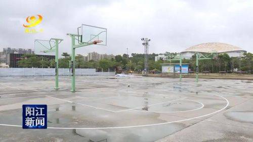 阳江市体育馆beat365平台露天篮球场升级使用硅PU地面